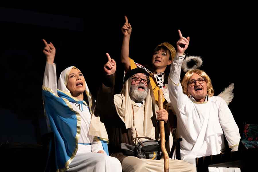 Famiglia Micidiale: Risate e Intrighi al Teatro Golden,