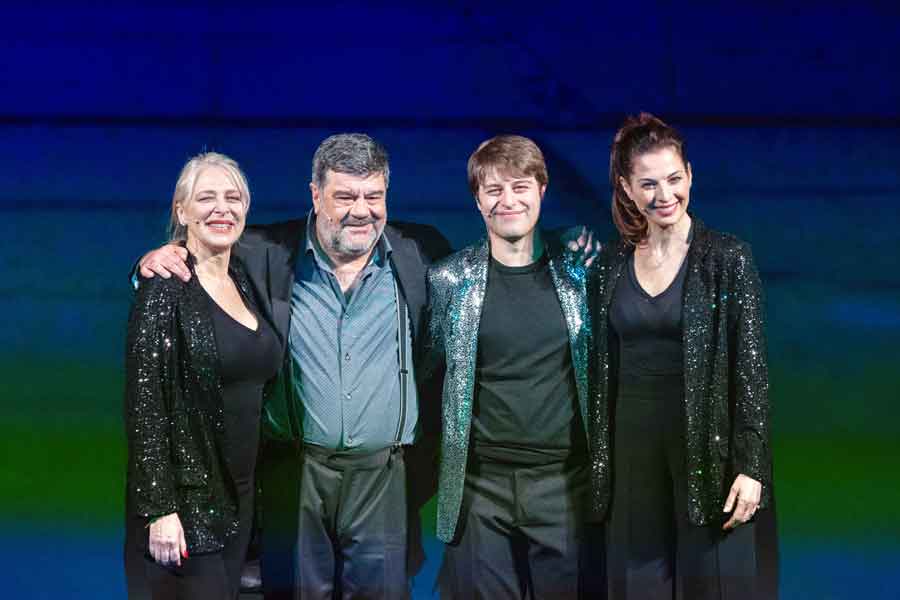 Francesco Pannofino in scena con "Chi è io?" al Teatro Lea Padovani.