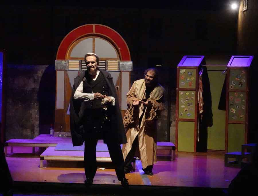 CATTIVI: L’incanto dell’ombra in scena al Teatro Vittoria.