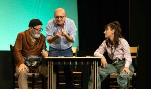 Famiglia Micidiale: Risate e Intrighi al Teatro Golden,